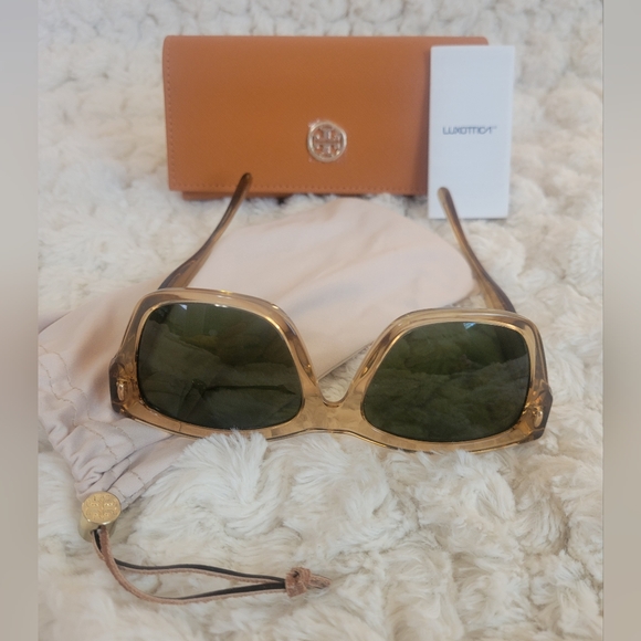 Tory Burch women's sunglasses - Picture 4 of 6